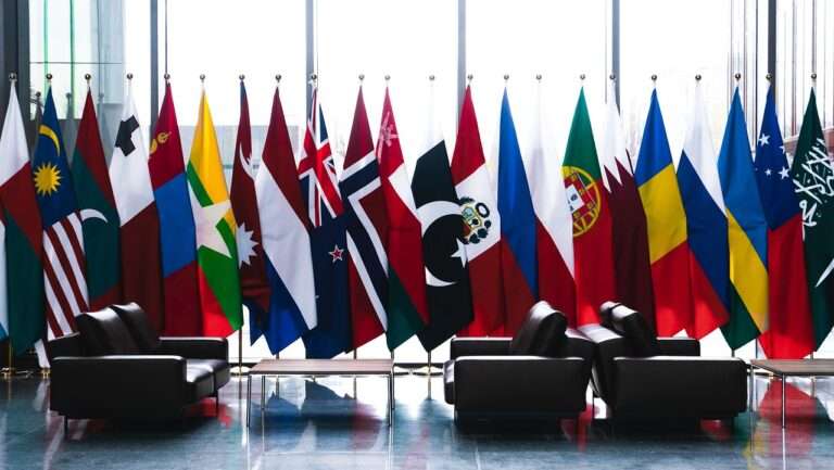 etiquettes to display flags in office