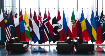 etiquettes to display flags in office